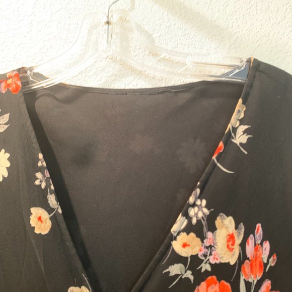 Black crossover bodice top with long sheer sleeves size XL very good condition - Picture 14 of 14